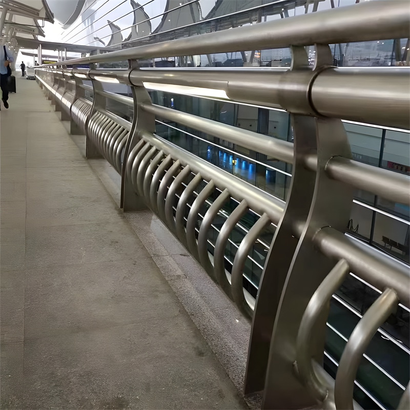 中国今年铝合金桥梁护栏出口增长 中国今年铝合金桥梁护栏出口增长